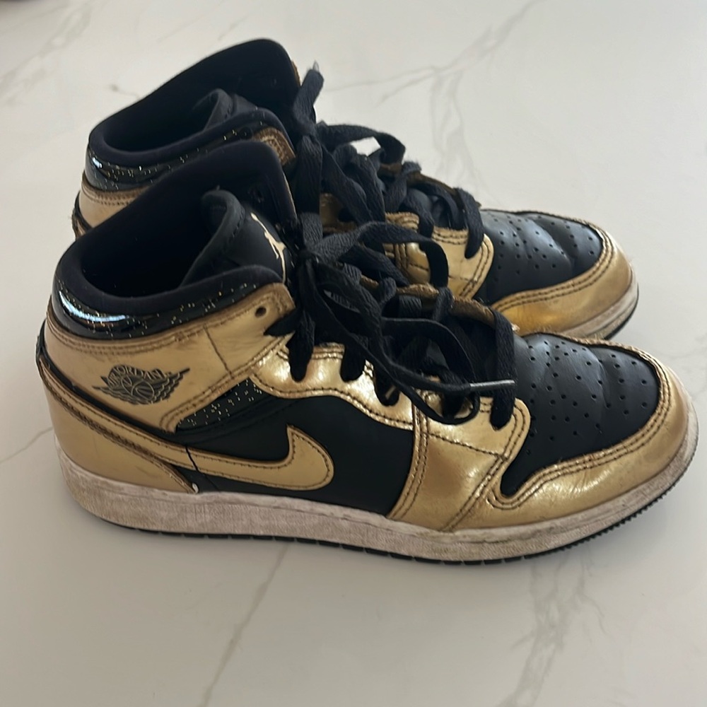 Gold Air Jordan’s Sz 4 Youth